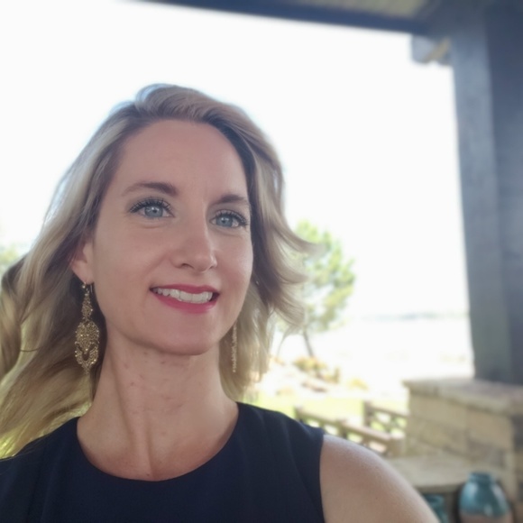 Meet your Posher, Elizabeth - Picture 2 of 2